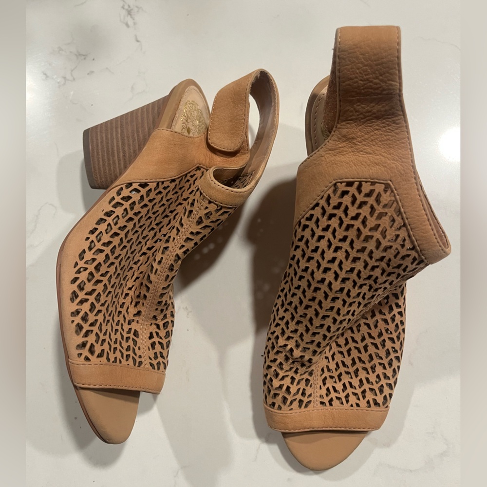 Vince Camuto Sandy Natural, Size 6.5/37, New